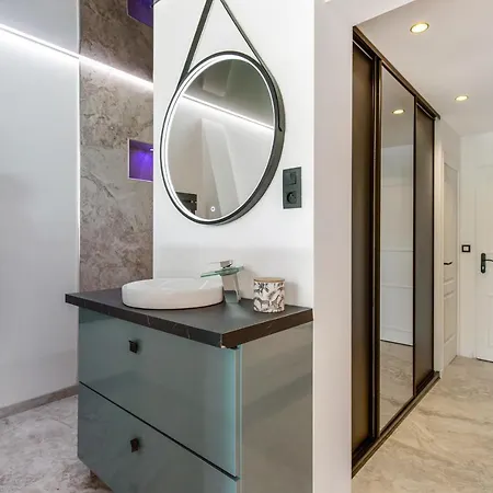 After Eight Heliopolis Naturiste * Agde