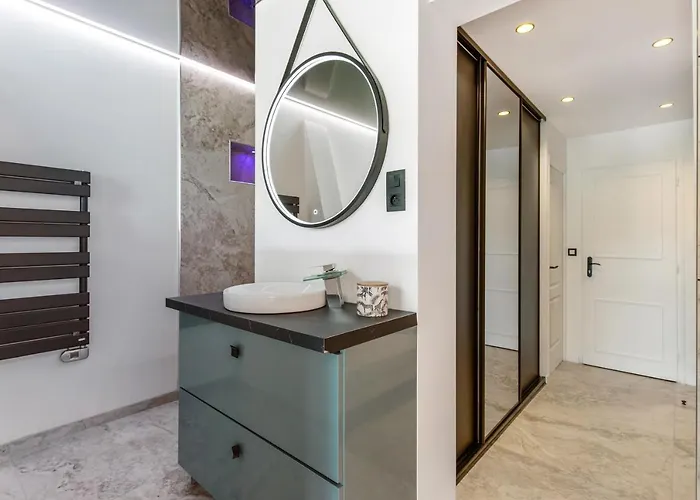 After Eight Heliopolis Naturiste * Agde